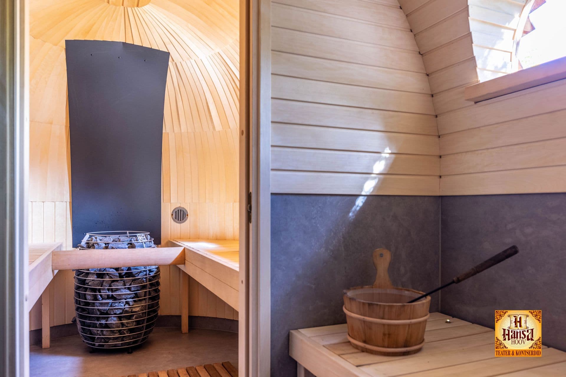 Iglusauna leiliruum ja puukapp